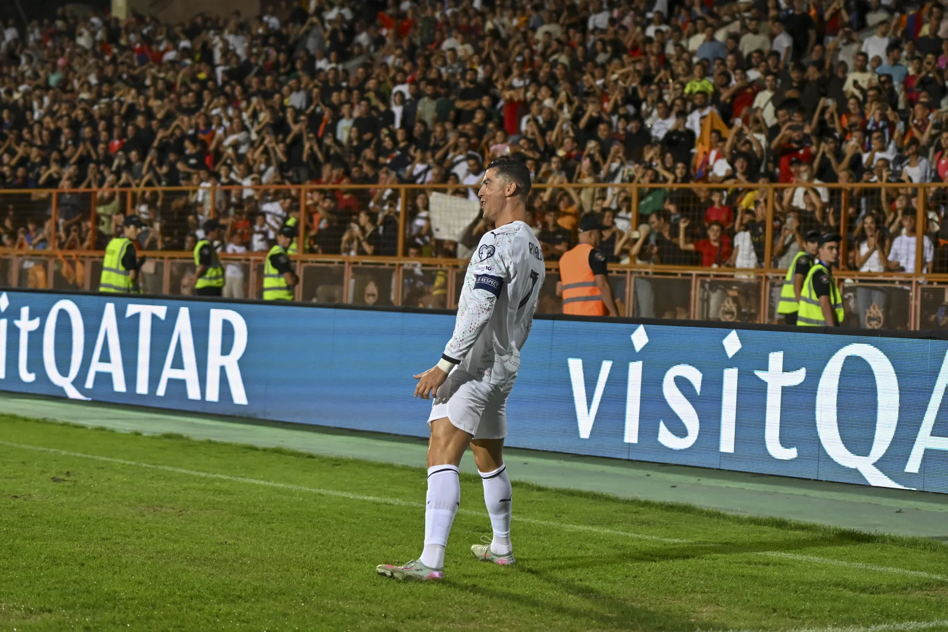 Cristiano Ronaldo 50 Yaşına Kadar Futbol Oynayabilir mi? Eski İngiliz Yıldızdan Çarpıcı İddia
