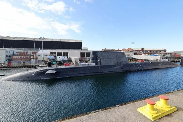 İngiltere'den Stratejik Hamle: Nükleer Denizaltı Arap Denizi'nde Konumlandı