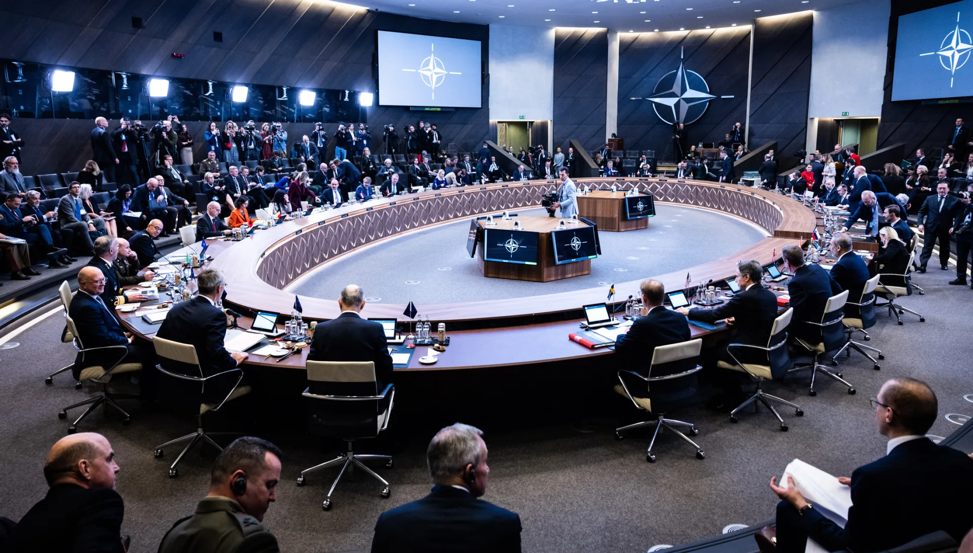 NATO'nun Doğu Kanadı Hızla Silahlanıyor: Trump Baskısı Batı Avrupa'nın Savunma Açığını Gözler Önüne Seriyor